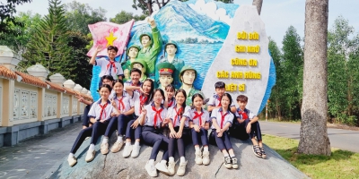 TIẾP TỤC HÀNH TRÌNH TÌM VỀ ĐỊA CHỈ ĐỎ – VIẾNG ĐỀN LIỆT SỸ HUYỆN XUÂN LỘC NĂM HỌC 2024-2025